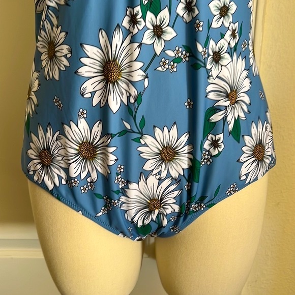 Jessica Simpson~Swimsuit~One Piece / NWT / Blue Daisy / Host Pick - Picture 3 of 15